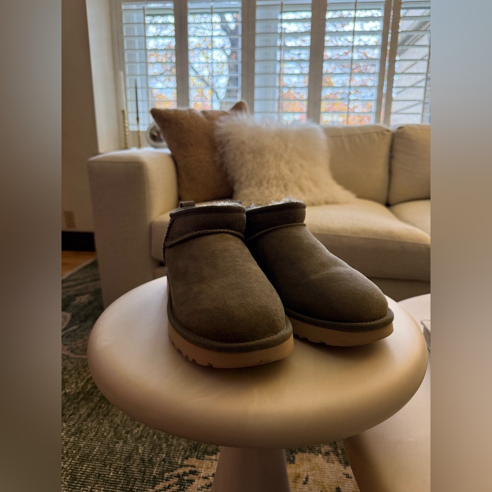 Ultra Mini Ugg - image 2